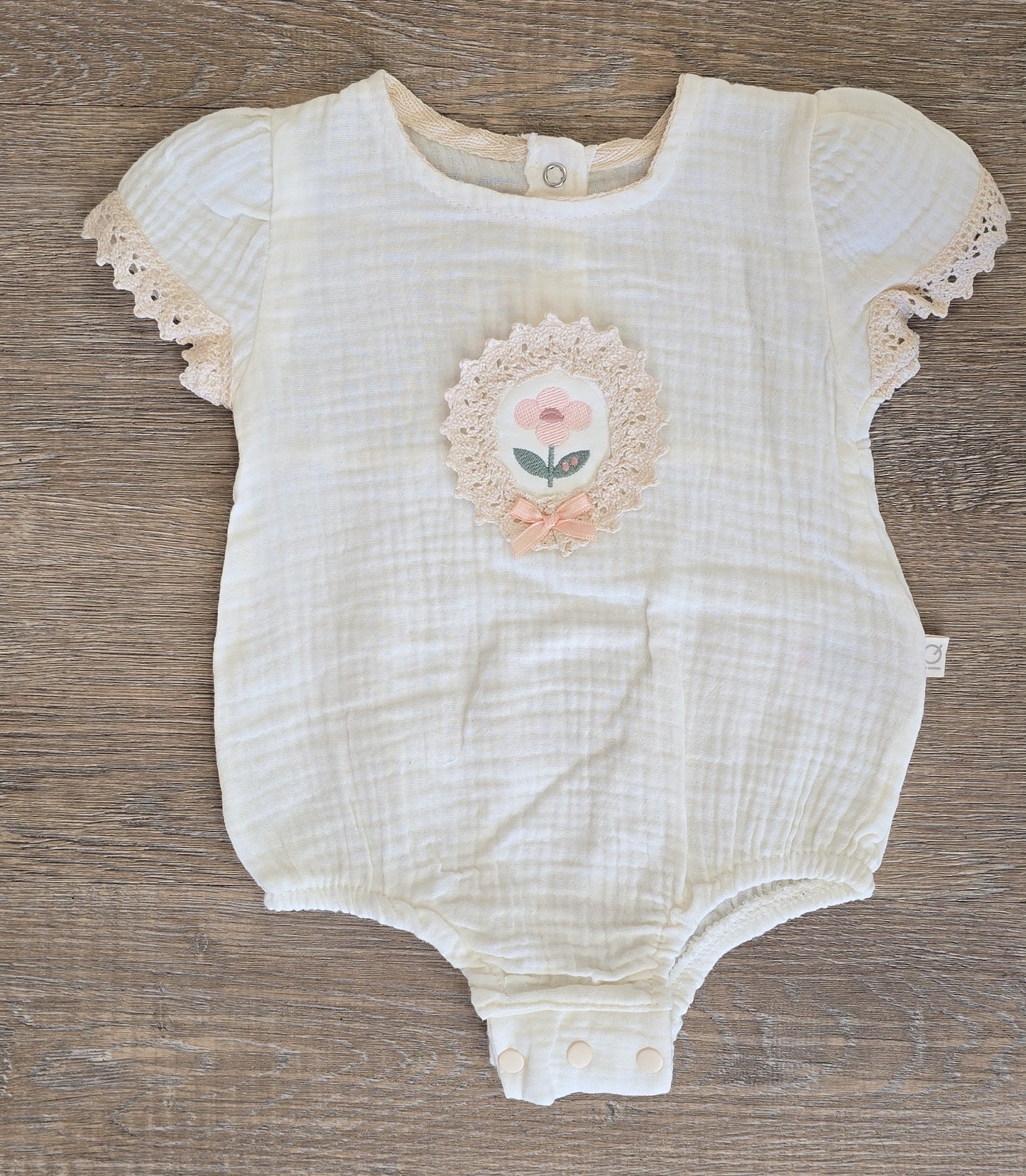 Body bébé fille coton dentelle fleur écru taille de 0 à 6 mois ref 35 ALL FOR KIDS