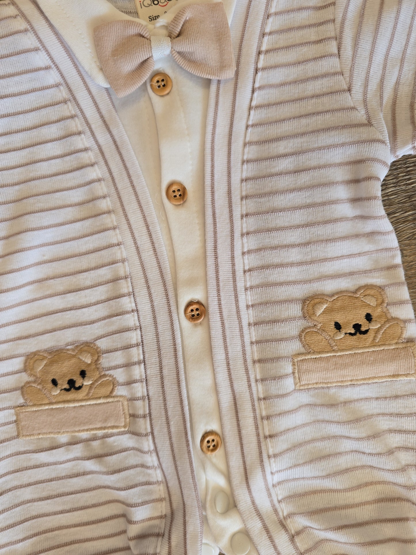 Combinaison bébé avec nœud papillon taille de 0 à 6 mois 100% coton ref 1200 ALL FOR KIDS