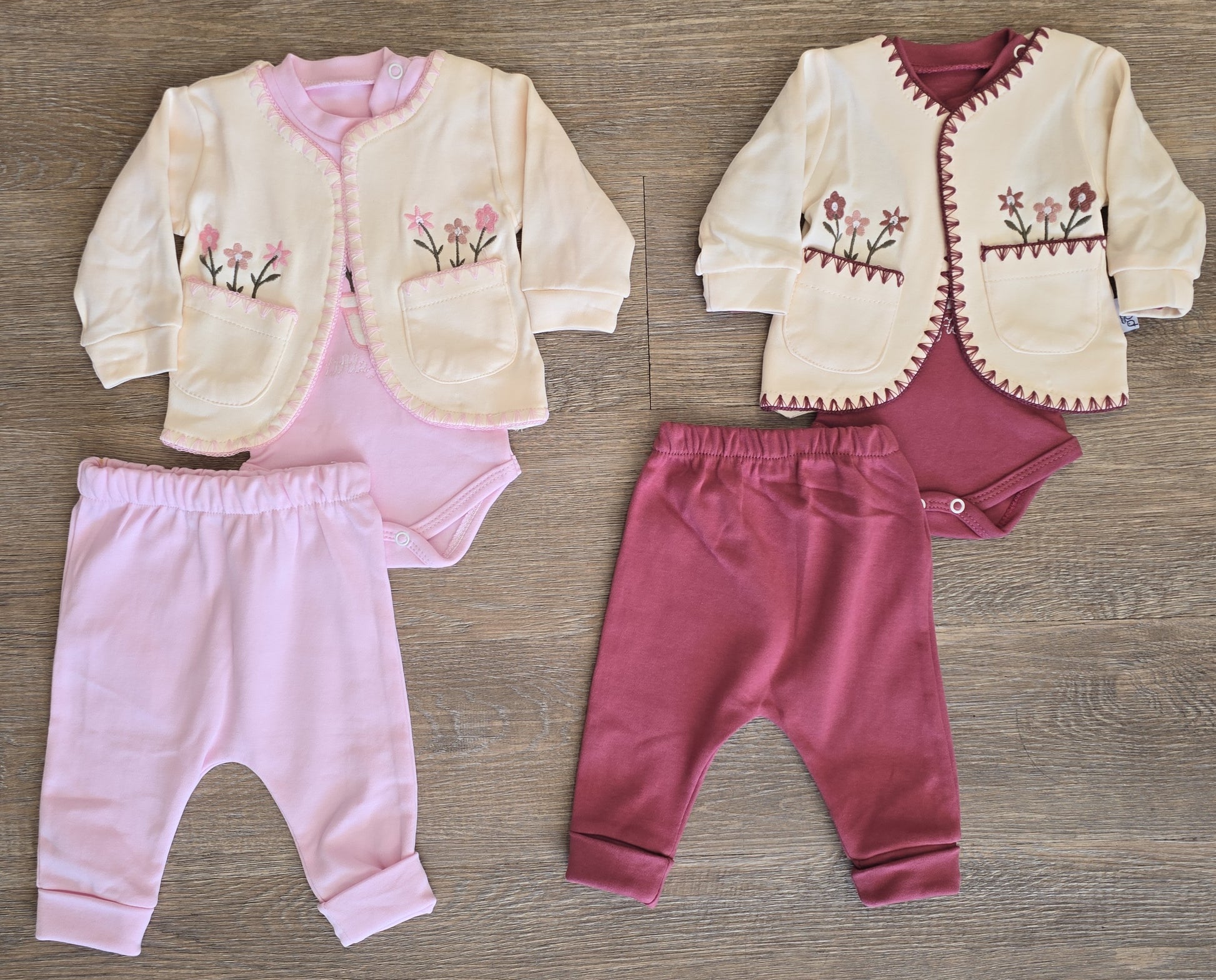Ensemble bébé coton – Gilet brodé, body et pantalon – 0 à 9 mois ALL FOR KIDS