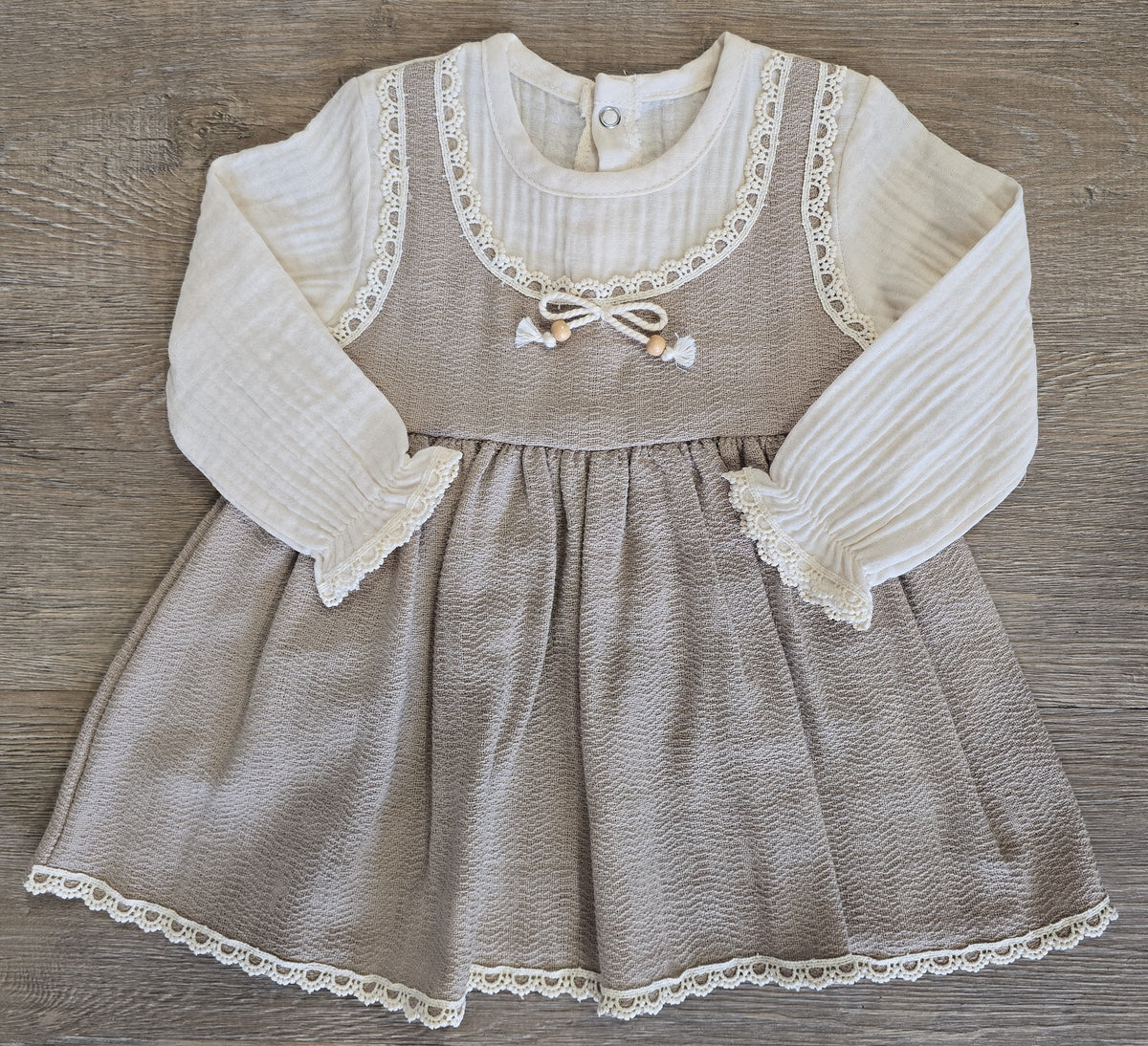 Robe bébé fille beige effet 2 en 1 composée de 80 % coton