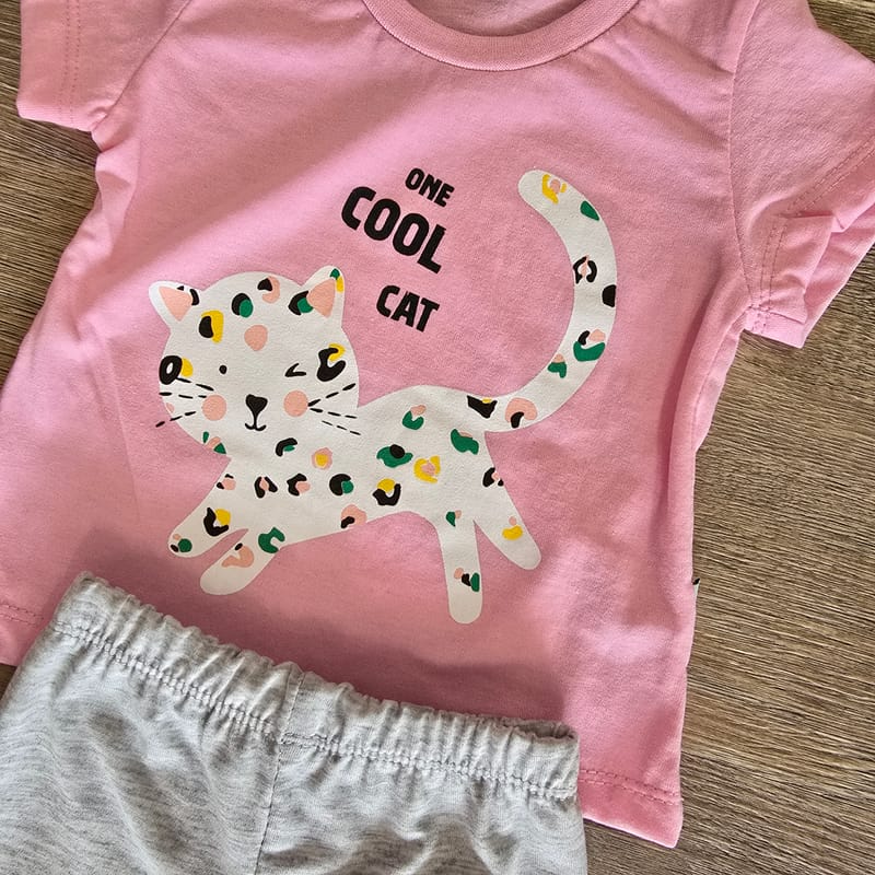 Tee-shirt bébé fille motif petit chat et pantalon gris clair assorti