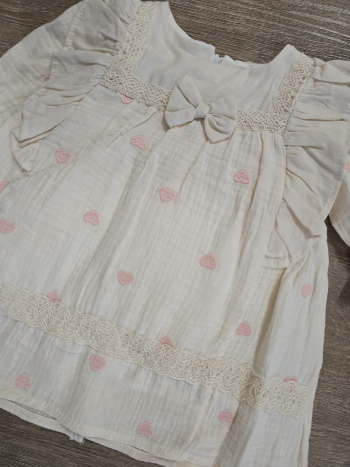 Tenue bébé fille robe en gaze de coton à petits cœurs