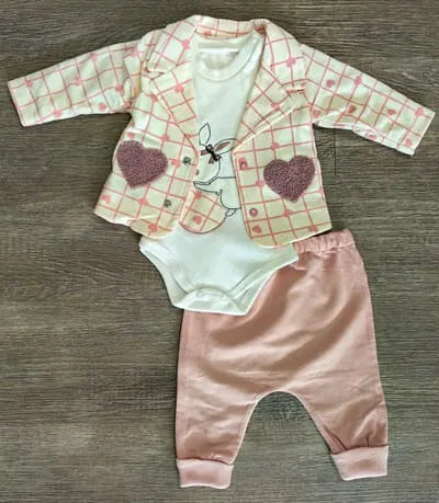 Ensemble bébé de 0 à 6 mois Veste à cœurs, body et pantalon ref 0465 ALL FOR KIDS